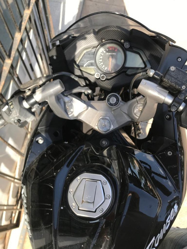 Rouser 200 Rs