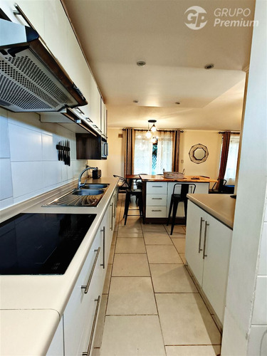 Casa En Venta De 4 Dorm. En Pucón