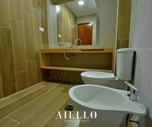 Imagen 3 de 11 de Ph 2 Amb. 1° Piso Por Escalera. Balcón. 52.5 M2. U$s 69.900