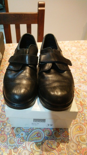 Zapatos Negros Número 39 Marca Oggi