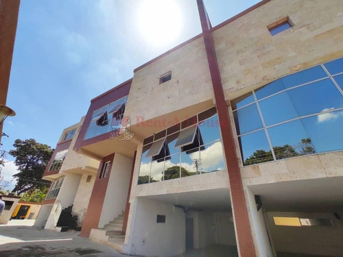 Lujoso Townhouse Casa En Venta Moderna La Floresta Las Delicias Super Amplio 4 Niveles Amplia Terraza Con Sotano Fachada Vidrio Panoramico Negociable Estef 23-5804