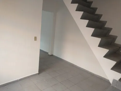 Dois Sobrados No Mesmo Terreno, Total De Cinco Quartos, Cômodos Amplos, 303m² De Área Construída