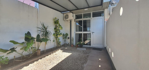 Imagen 2 de 14 de Duplex 3 Ambientes, 2 Baños, Cochera, Jardin Y Parrilla, La Plata, Permuta Por Ph !