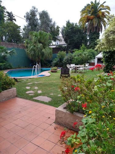 Venta- Casa Con Pileta Y Quincho!