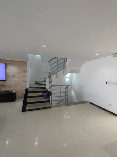 Townhouse En Venta 250m2 En Urb. Hatillo Tepuy La Unión El Hatillo