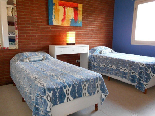Alq X Temp: Chalet En Dos Plantas De 4 Dorm, Doble Garage, D