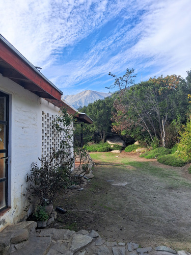 ¡disfruta De La Vida De Campo En Esta Encantadora Casa En L