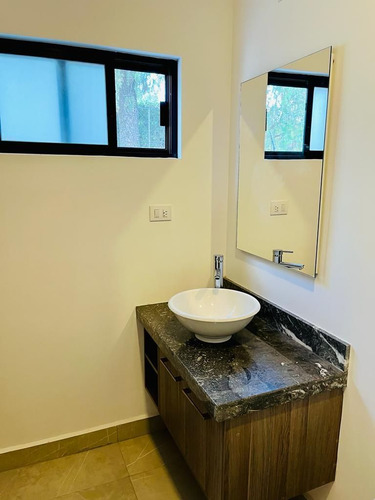 Estrena Casa En Lomas De Juriquilla, 4 Recamaras, Una En Pb, 4 Baños, Jardín