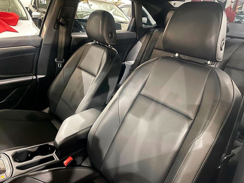 Volkswagen Jetta 1.4 250 TSI TOTAL R-LINE