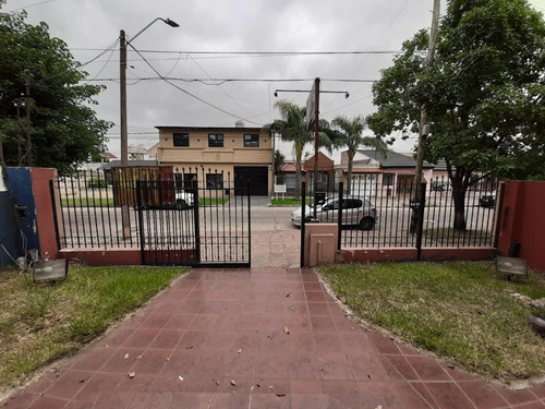 Imagen 2 de 23 de Galpón Con Altura Doble En El Palomar