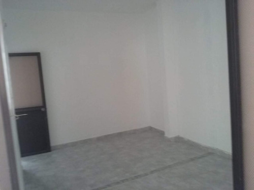 Imagen 10 de 29 de Se Vende Casa De Dos Pisos Con Entrada Y Servicios Independientes Por Valor De 200.000.000 Cop Negociables.