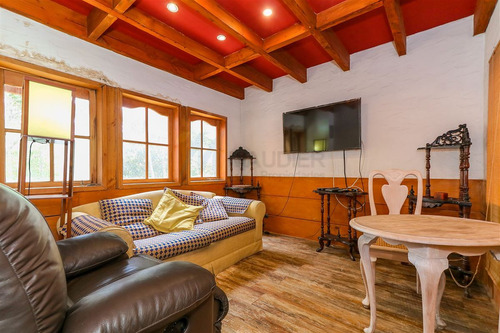 Casa En Venta De 7 Dorm. En Providencia