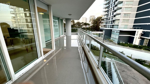 Venta De Apartamento Esquinero, Torre One I, Roosevelt, Punta Del Este.