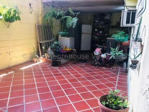 Imagen 10 de 15 de Casa En Venta En Santa Rita Maracay Aragua 22-24246 Irrr