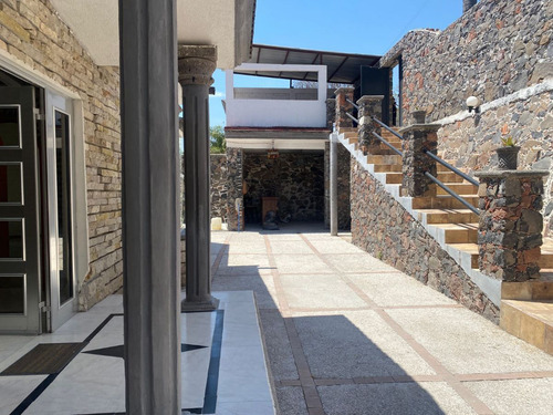 Magnifica Casa En Venta Estilo Campestre En Huertas La Joya Qro