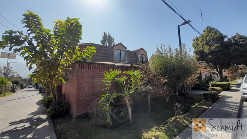 Amplia Casa Ubicada En Un Barrio Consolidado De Vitacura