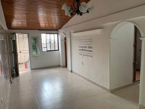 Se Vende Apartamento En El Tricentenario, Medellín