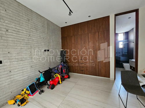 Casa En Venta En Misión San Jerónimo Con Acabados De Lujo