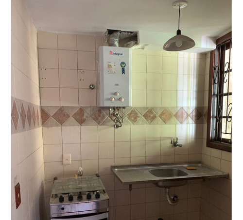 Sobrado Com Salão De Festas, Pomar, Ensolarado Proximo A Escolas, Bancos, Schoping