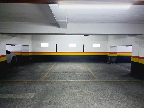 Estacionamiento El Bosque Norte A Pasos L1 Metro Tobalaba