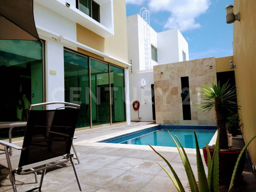 Casa En Venta En Residencial Esmeralda Norte, Colima, Col.