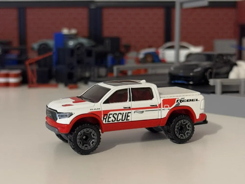 Hot Wheels 2020 Ram 1500 Rebel #38 Hw First Response 2025 Blanco