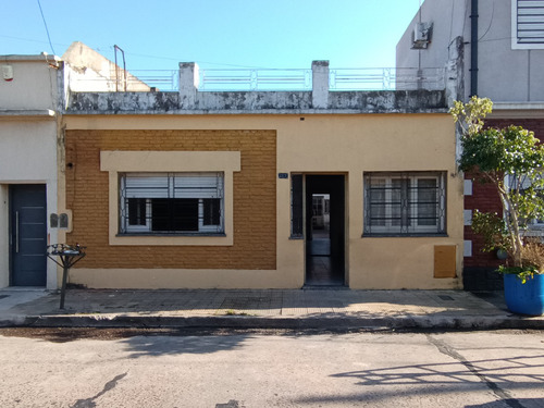 Casa De 4 Ambientes Con Gran Patio Y Terraza