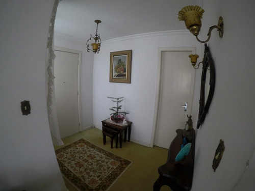 Amplo Apto Na Alameda, No Bairro Jardim Blumenau, Com 03 Dormitórios, Sendo 01 Suíte, Banheiro Social, Cozinha Com Móveis, Sala De Estar E Jantar, Área De Serviço, Dependência Empregada, Sacada E 02