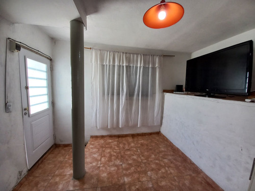 Imagen 21 de 30 de Casa + Departamento En Venta - Barrio Pueyrredon