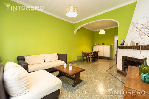 Venta Casa 3 Ambientes Con Cochera Y Jardin Padua. Acepta Permuta