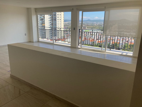 En Venta Hermoso Departamento En El Refugio,  4 Estacionamie