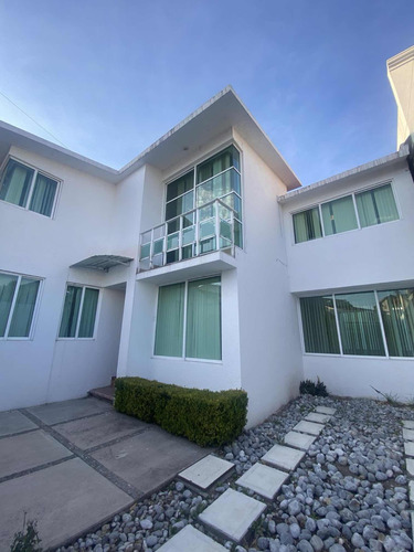 Casa En Venta En La Virgen, Metepec