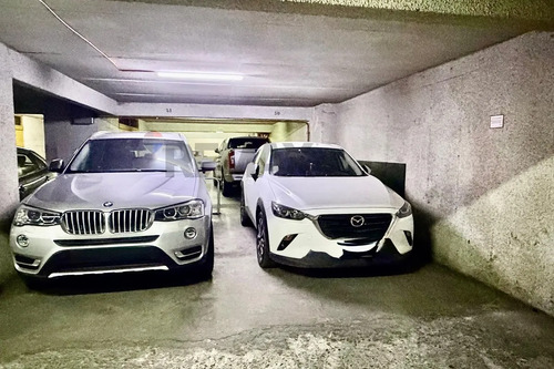 Venta De Estacionamiento, El Director.