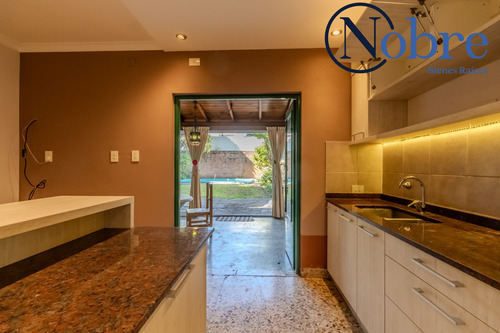 Venta Casa 4 Ambientes Con Galeria Y Pileta En Haedo.