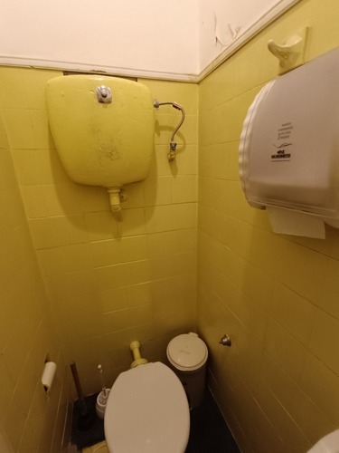Zabala Y Piedras Oficina 65m2 Con Kitchenette Y Baño.