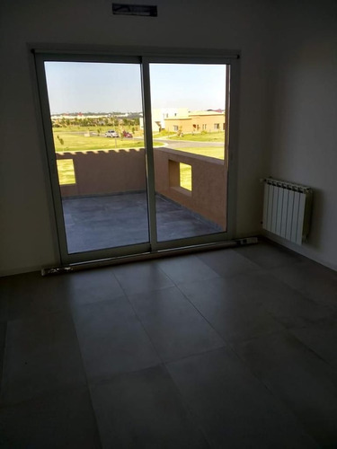 Excelente Casa Sobre Lote Interno - Araucarias - Puertos