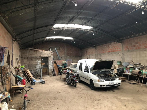 Venta Casa 2 Dormitorios Con Gran Galpon Cubierto