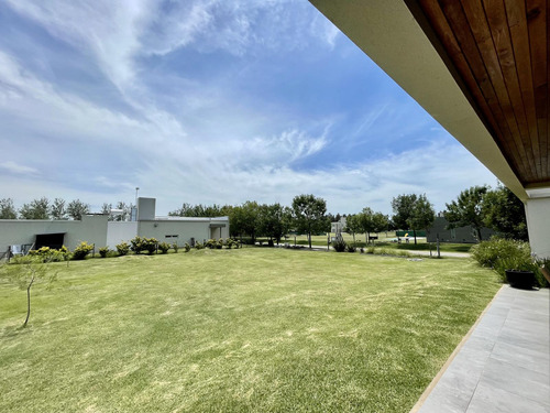 Casa En Venta De 3 Dormitorios En Haras De Funes