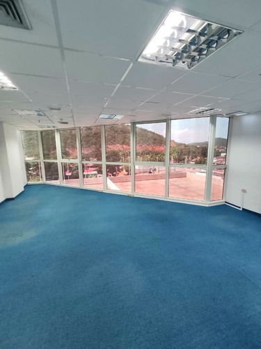 Se Ofrecen En Alquiler Dos Modernas Oficinas, Ubicadas En La Torre Bvc, En La Avenida Jorge Rodríguez De Lechería.