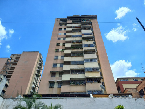 Apto. En Venta  Mls #24-3875    La Candelaria  Luisa E 