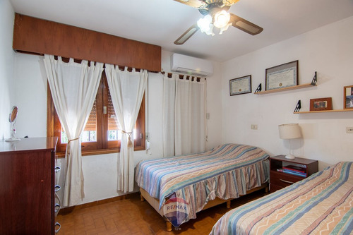 Venta Casa 5 Dorm Cochera Poeta Lugones Cba