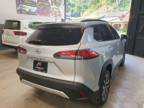 Imagen 6 de 15 de Toyota Corolla Cross Sedan