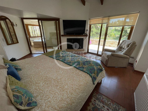 Linda Casa En Venta De 5 D En Cond. Refugios Del Arrayán