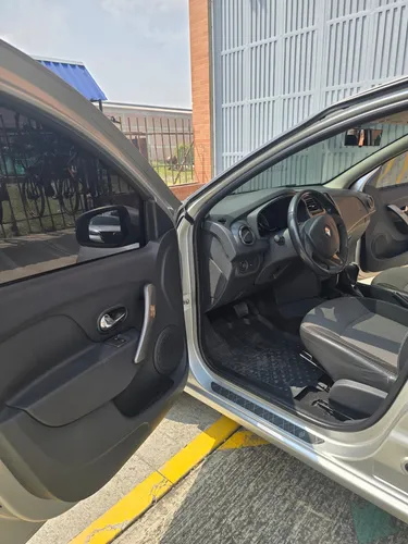 Renault Logan 1.6 Privilege / Intens