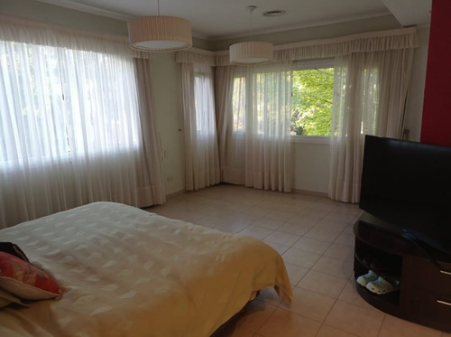 Hermosa Propiedad En Venta En El Corazón Del Barrio Privado Fincas De Iraola 1 - Con Piscina!!