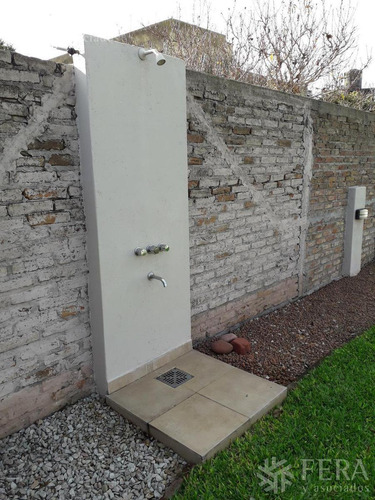 Imagen 19 de 23 de Venta De Casa 4 Ambientes En Bernal Con Cochera Y Fondo Libre (25629)