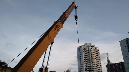 Drott Cruz Crane