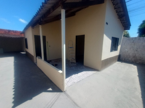 Casa Com Sala, Coz, Wc, 1 Quarto, Garagem E Quintal