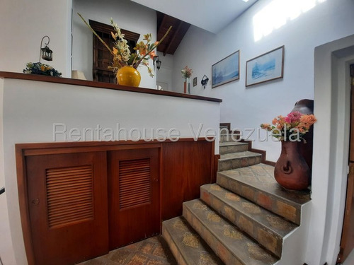 Bello Townhouse En Venta Ubicado En La Tahona 25-15574