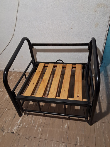 Sillón Cama Plegable De Caño Y Madera Rojo Liso (Usado)